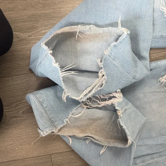 American Eagle Outfitters Women's Light Wash Distressed Wide Leg Jeans Size 8 - Picture 2 of 7
